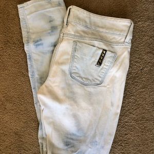 Light wash skinny jeans